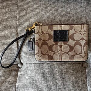 Vintage Coach Signature Canvas Classic Wristlet in Brown Beige Plaid Lining